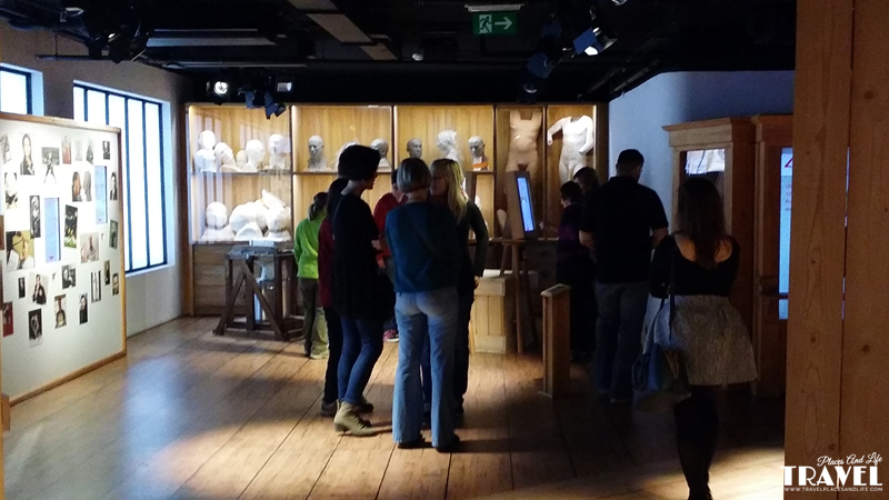Výroba voskových figurín muzeum Grévin