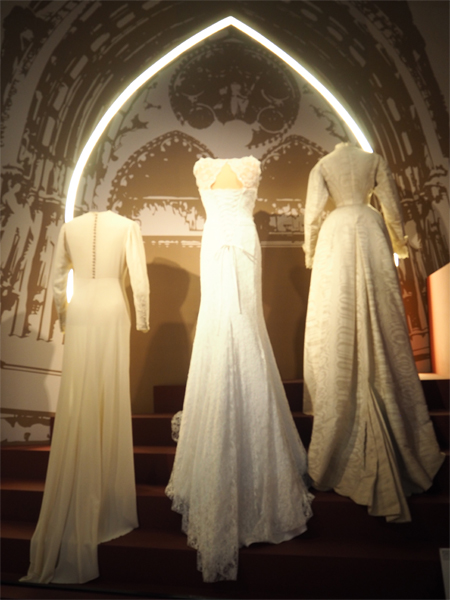 Svatební-šaty-Výstava-Retro